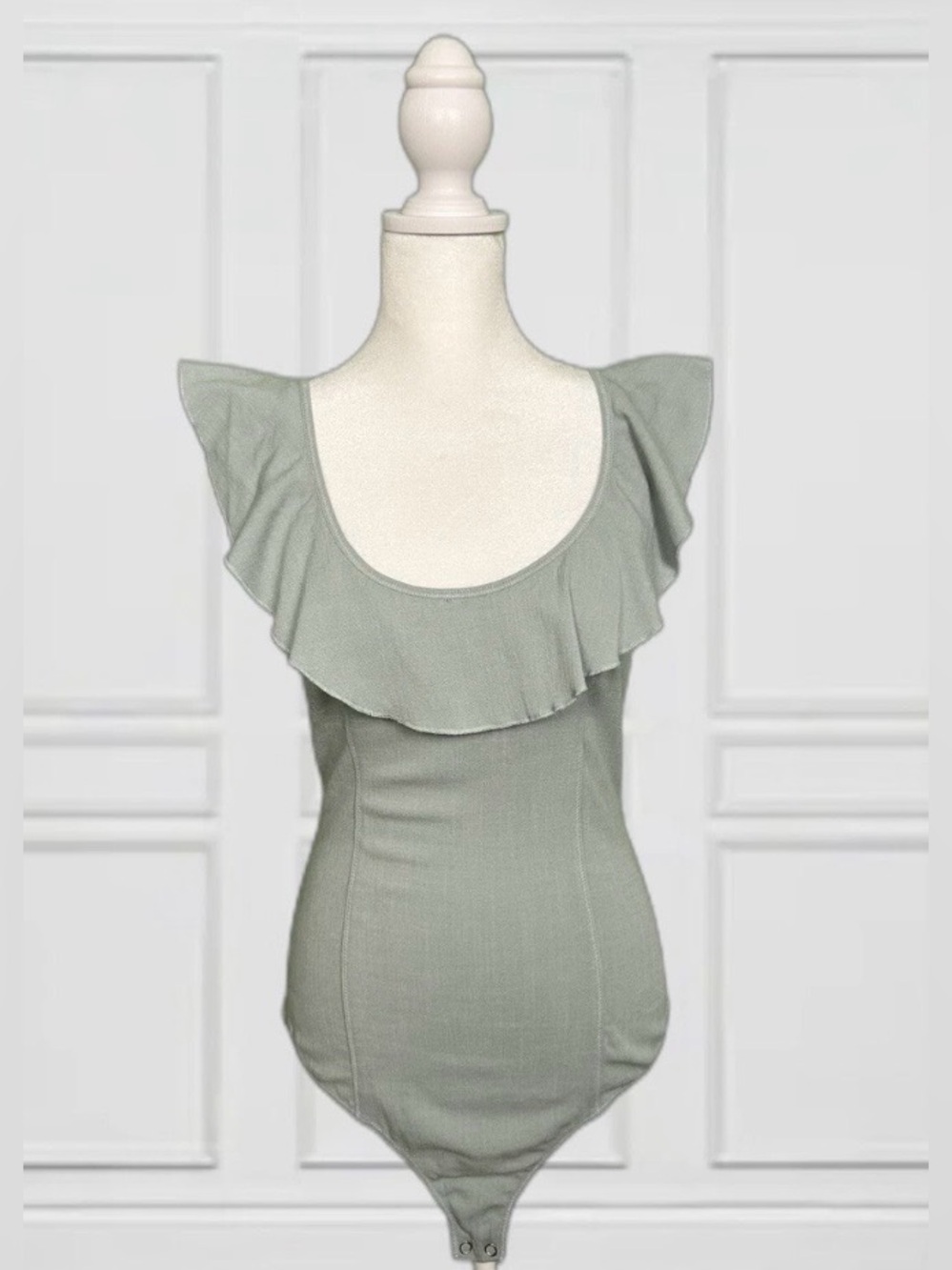 Free People Uh Huh Ruffle Scoop Back Bodysuit Sage Green Sz Small - Picture 2 of 3